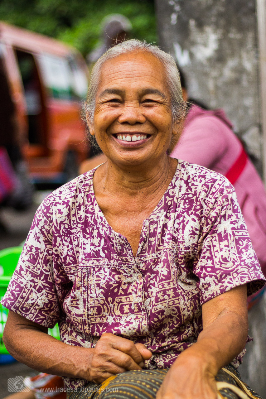 Bali - Ostbali - Amlapura - Markt - Frau