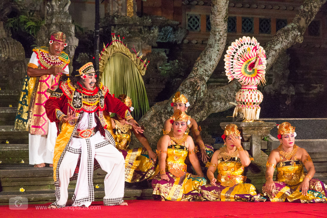Balinesischer Tanz im Palast Puri Sahen