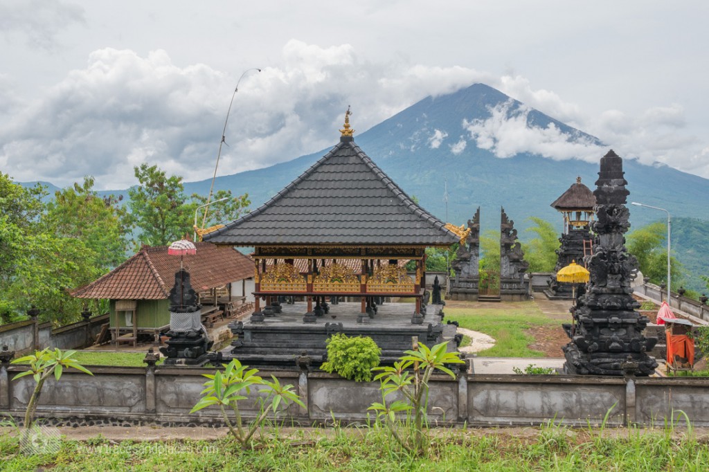 Tempel Penateran Aussicht auf den Vulkan Agung