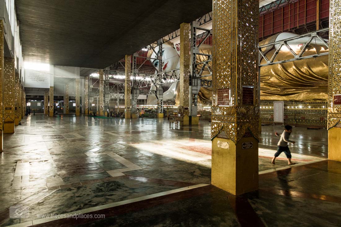 Chaukhtatgyi Buddha in Yangon