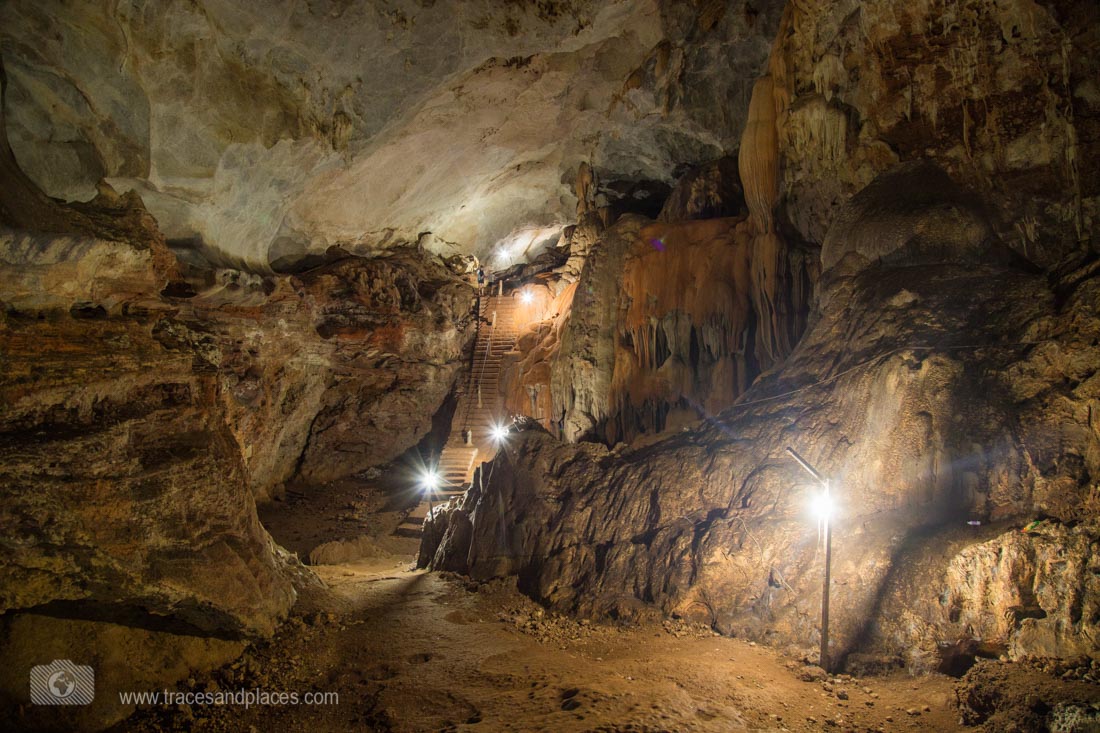 Der Weg durch die Saddan Höhle in Hpa-An