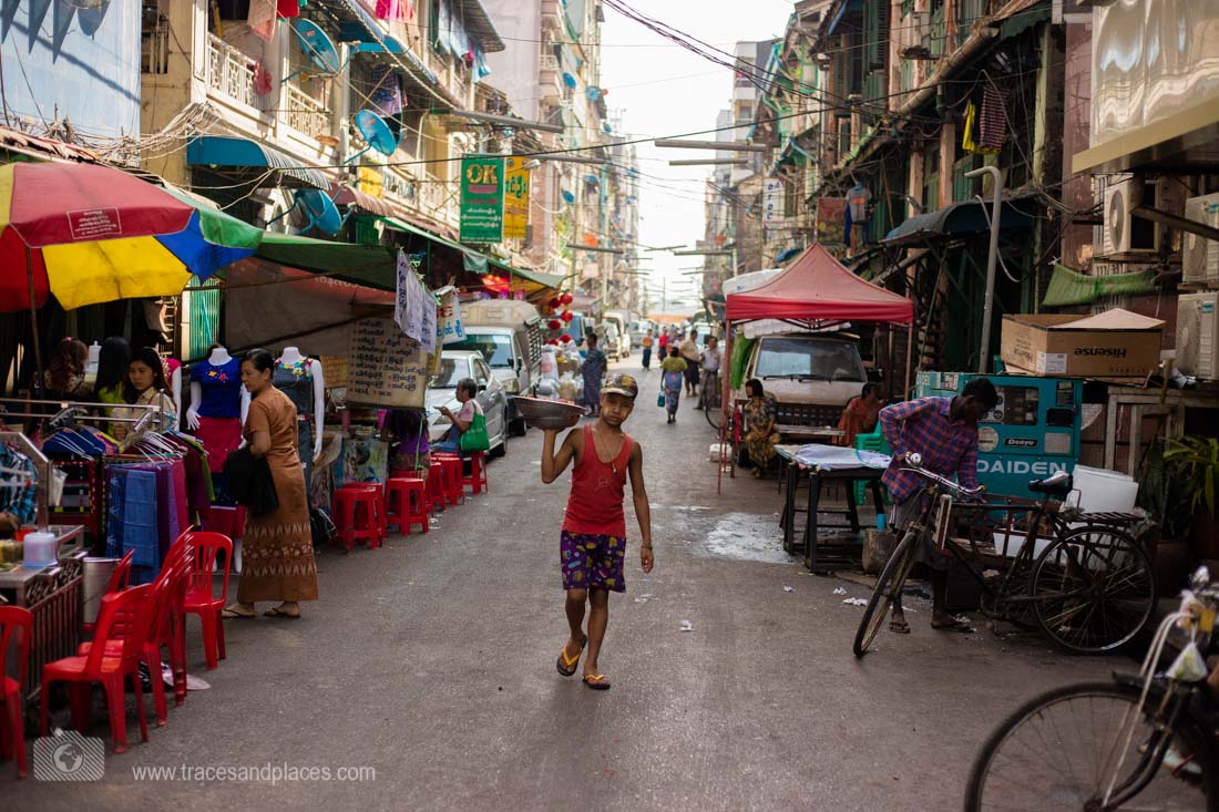 Streetfood Stände in China Town Yangon