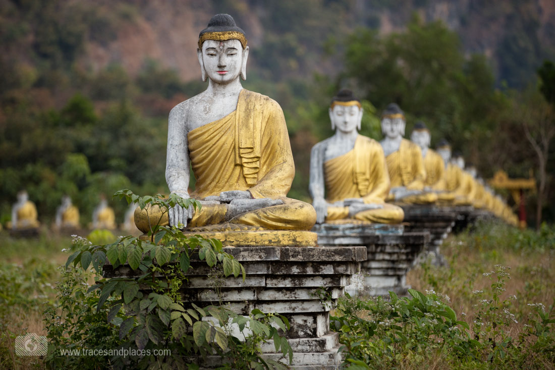 Lumbini Park mit 1121 Buddhas unterhalb des Berges Zwe Kabin
