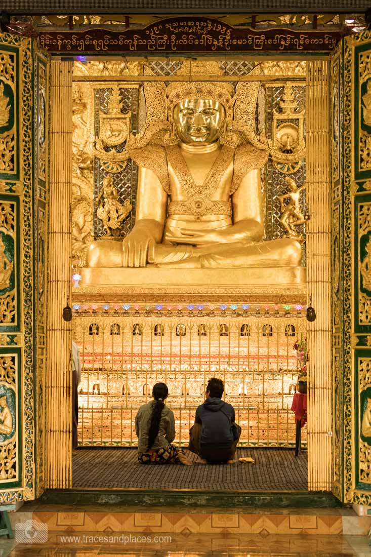 Sitzender Buddha in Mawlamyaing